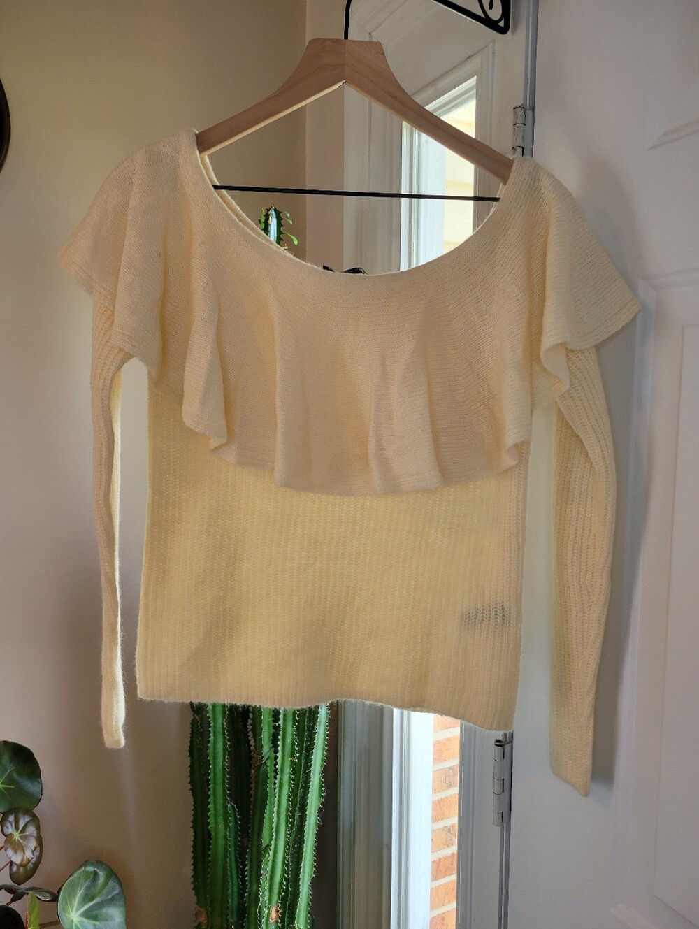 Boston Proper Off The Shoulder Ruffled Knit Cream Wool Blend Sweater, Size Small
